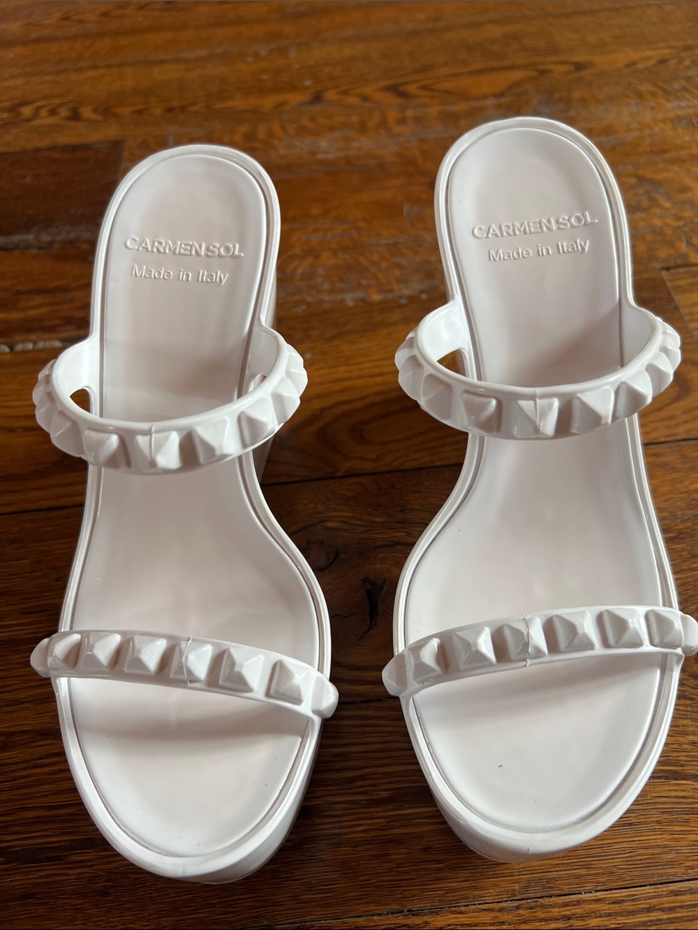 CARMENSOL White Stud-Trim Slide Sandals